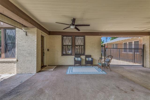Building Photo - 2230 Mistletoe Ave