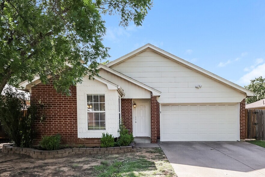 Primary Photo - 6205 Vista Wood Dr