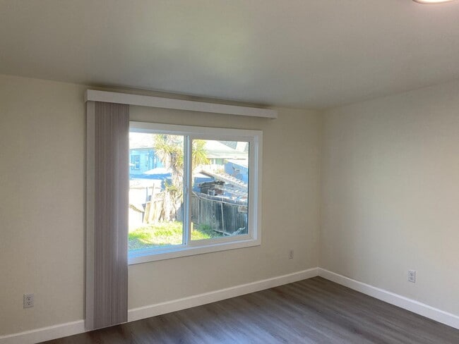 Building Photo - 1711 Bridge Ave