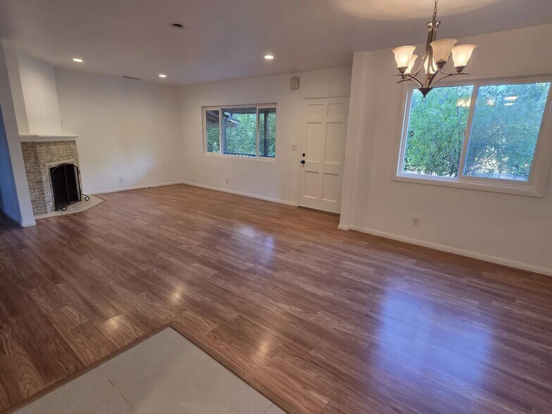 Building Photo - 11536 Cumpston St