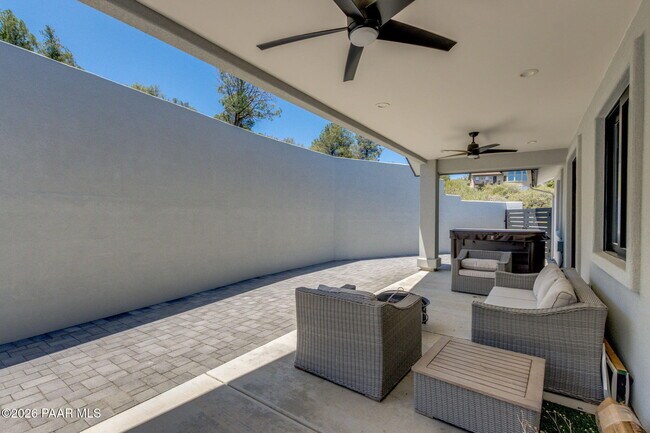 Building Photo - 1020 Sunrise Blvd