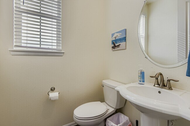 Building Photo - 3103 Jonquil St