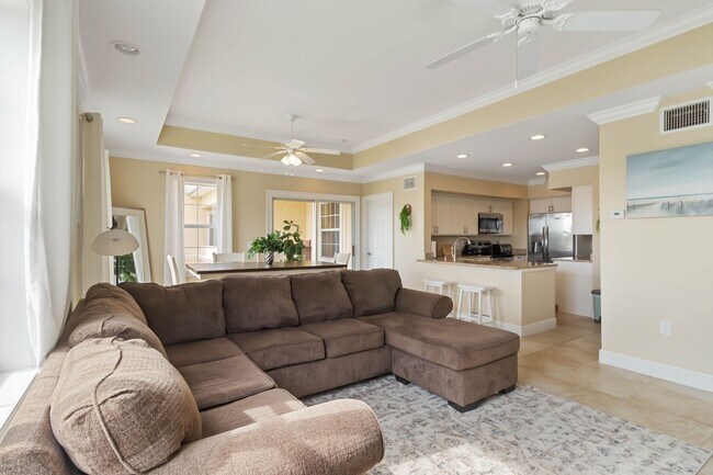 Building Photo - Beautiful furnished 2/2 condo with stunning water view available May 2026 for a short-term stay