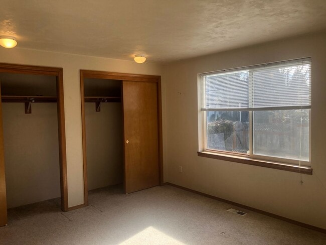 Building Photo - 2-Bedroom Duplex in Prime Corvallis Location!