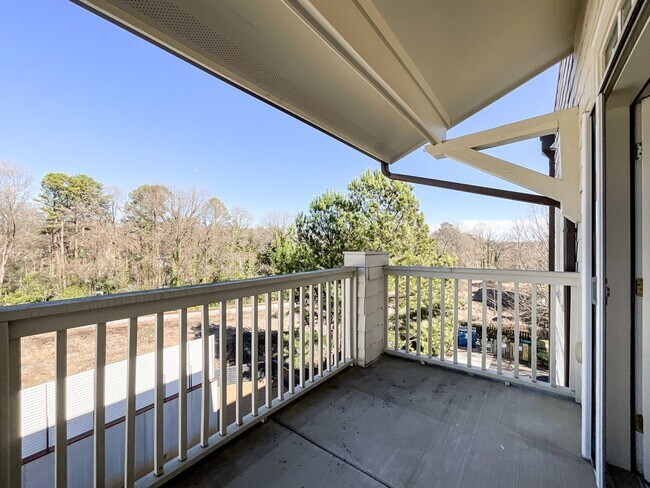 Building Photo - COMING SOON! Charlotte Living at Its Best! 2BR/2BA End Unit + Chef’s Kitchen & Water Included!