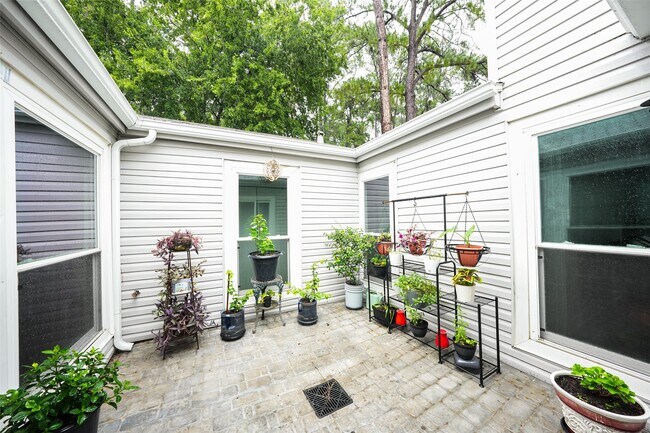 Building Photo - 17734 Seven Pines Dr