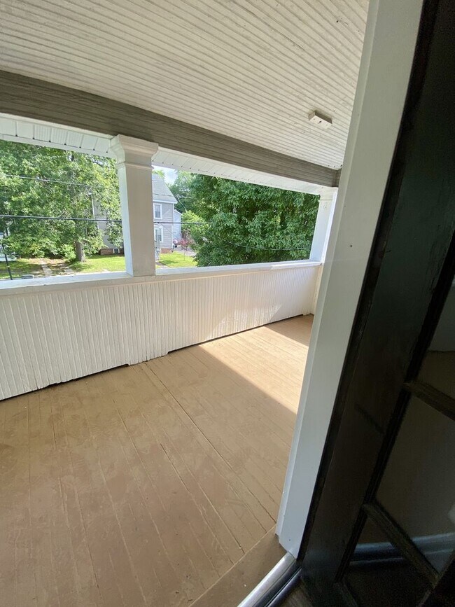 Building Photo - Riverview 2 bedroom 1 bath