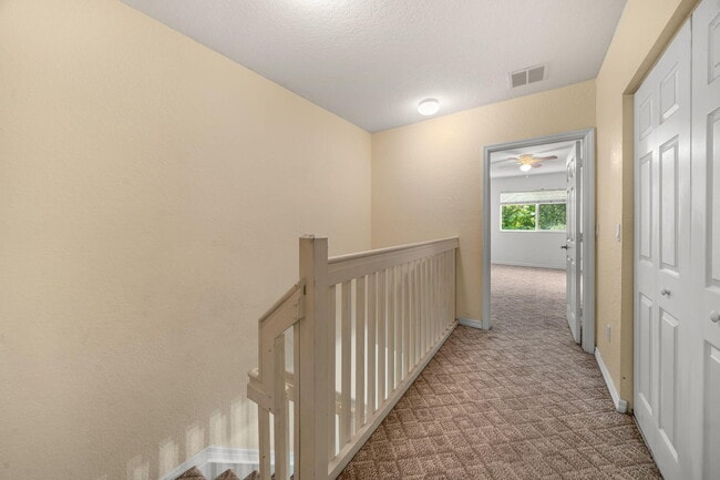 Building Photo - 1927 Alamanda Way