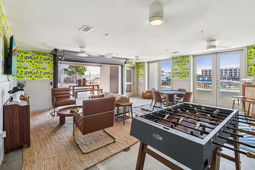 Building Photo - 3001 Crockett St