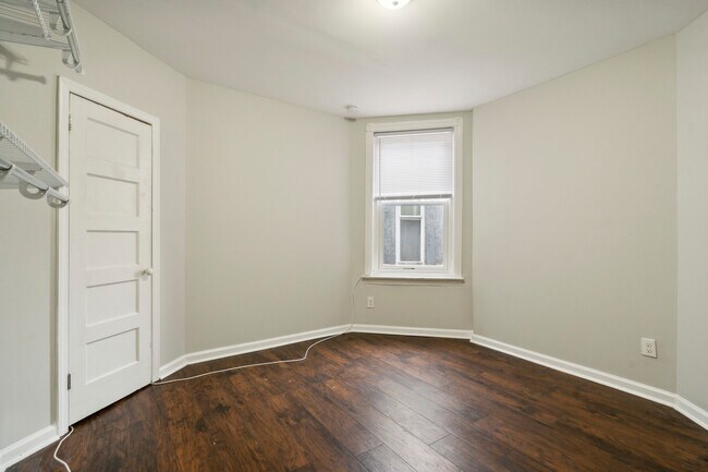 Building Photo - 924 S 58th St