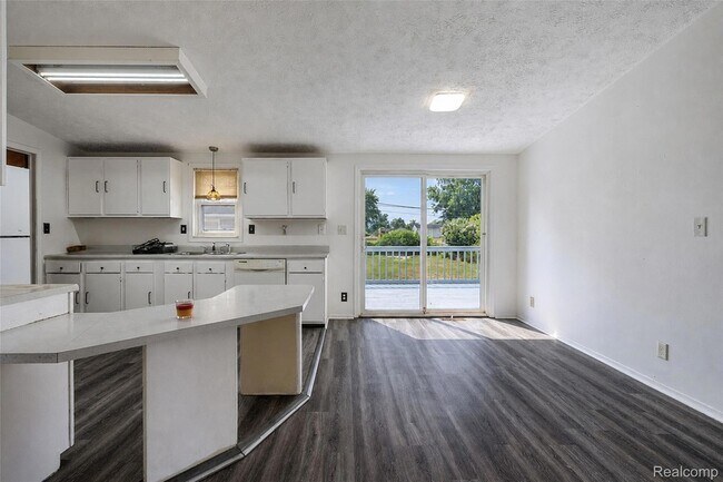 Building Photo - 15060 Michael St
