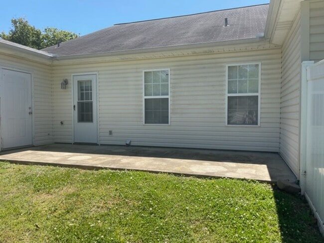 Building Photo - Cobblestone Trace- Oxford's Premier 55+ Co...