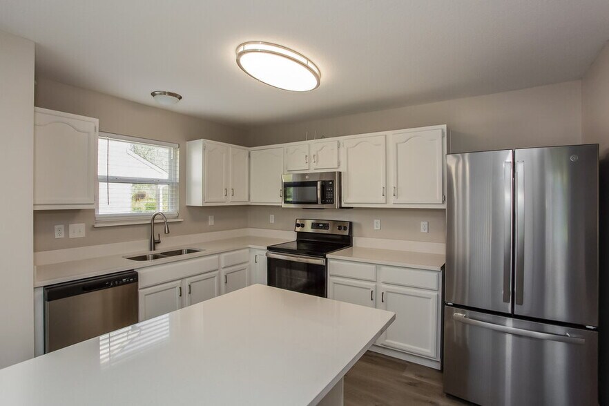 Building Photo - 7018 Oldham Dr