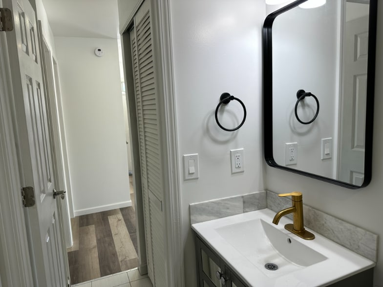 Building Photo - 28530 Grayling Ave