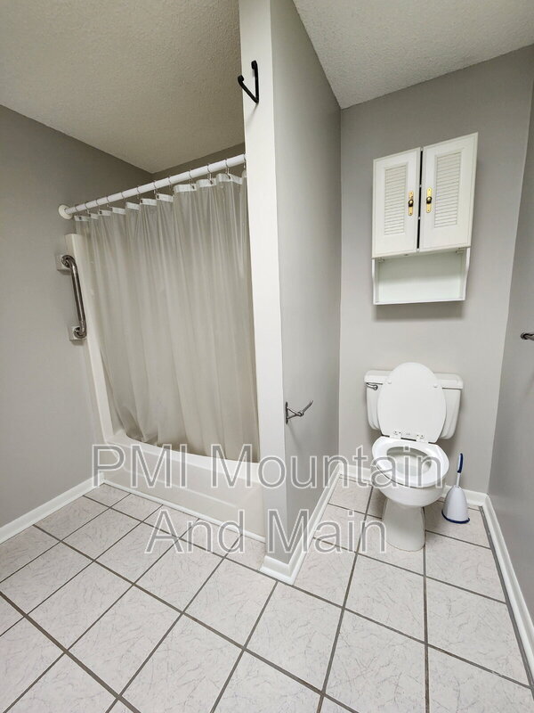 Building Photo - 232 Bryant Rdg Dr