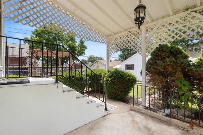 Building Photo - 5202 Delor St