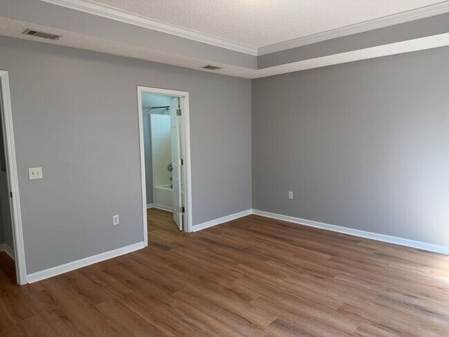 Building Photo - 525 Golden Grove Ln