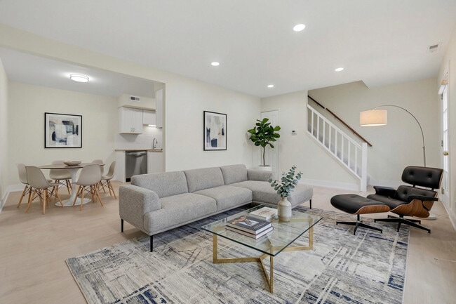 Building Photo - 763 Wellington Ave