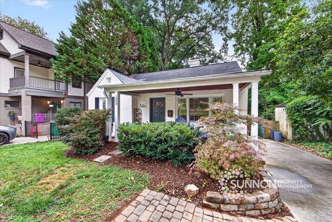 Building Photo - Adorable 3 Bedroom in Plaza Midwood Close to Everything