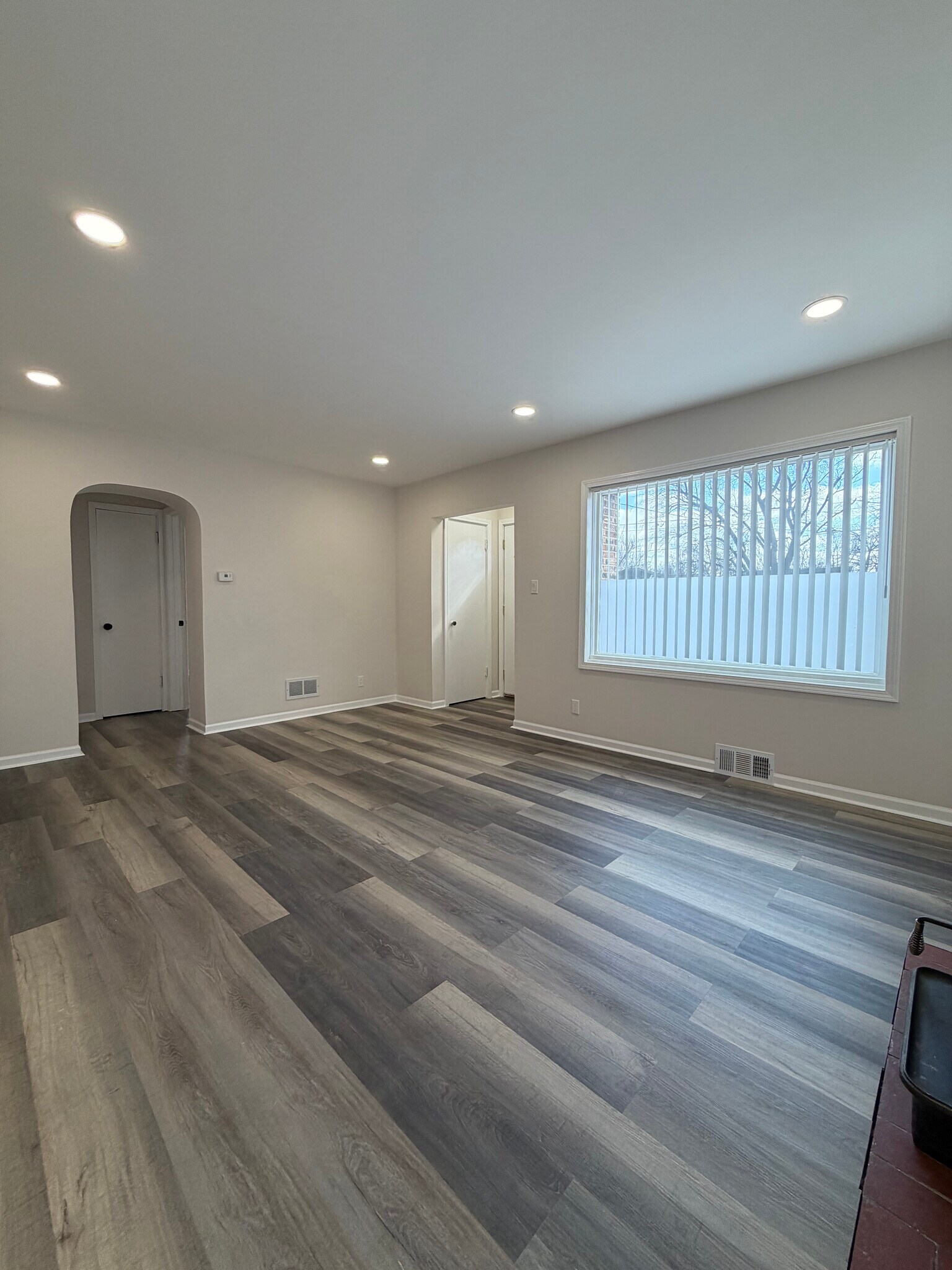 Building Photo - 1822 W 187th St