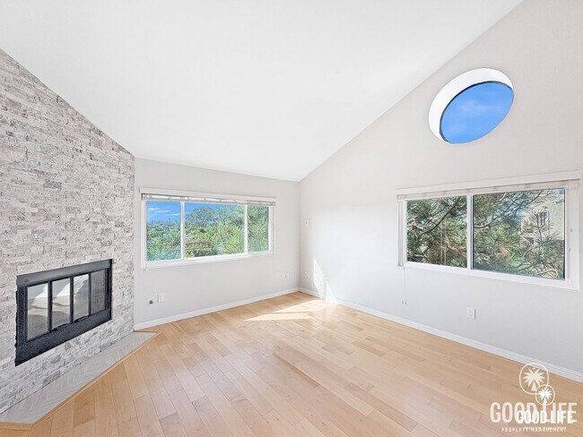 Building Photo - Modern Coastal Property In Gated Encinitas Community | 3BD/2.5BA w/Garage