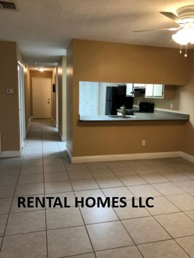 Building Photo - Patio Home with 3 Bedroom and 2 Bathrooms, Minutes Away From UCF, Technology Park, & the E/W Expr...