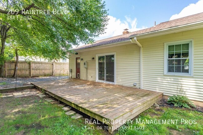 Building Photo - 209 Raintree Blvd
