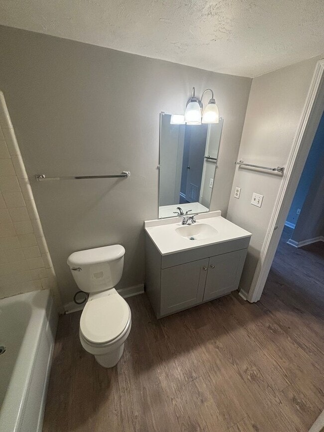 Building Photo - 2 bed/ 1 bath Apartment in Prime Tallahass...