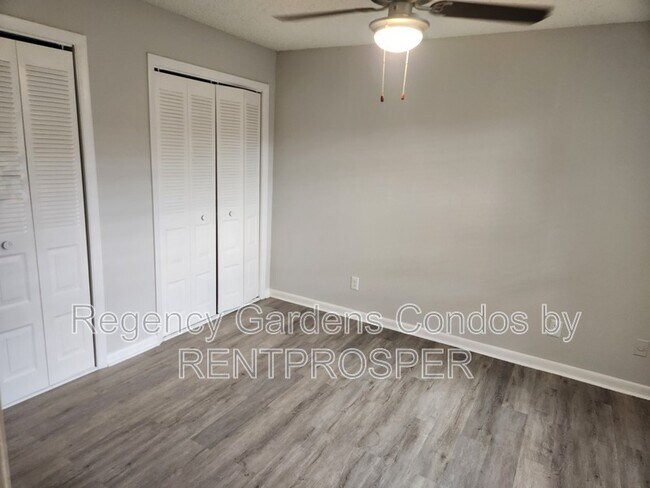 Building Photo - 4200 Thornbriar Ln