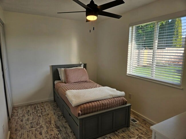 Building Photo - 3Bd/1Ba Single Story Home - For viewing!