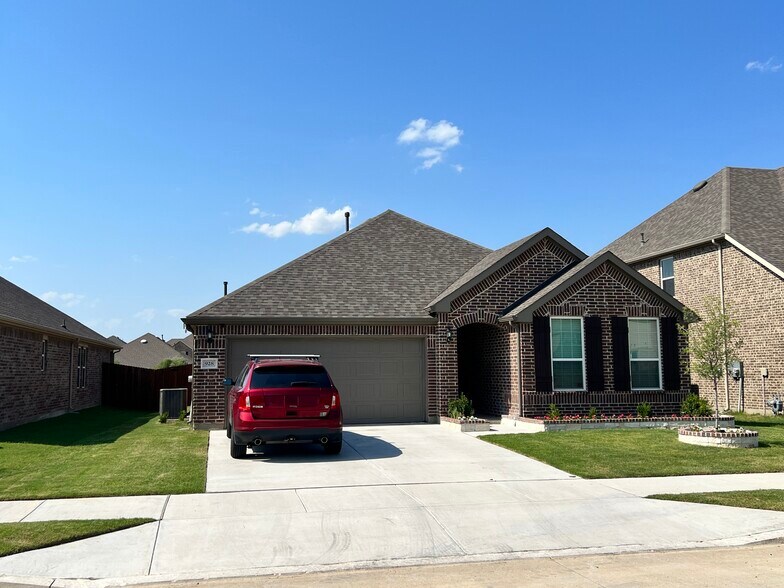 Primary Photo - 928 Pinnacle Breeze Dr