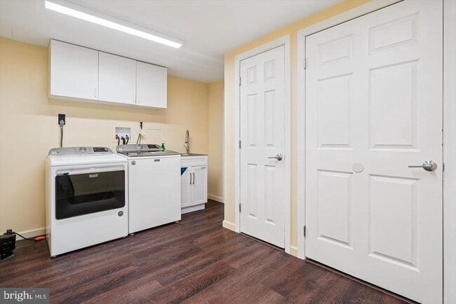 Building Photo - 3226 Foothill St