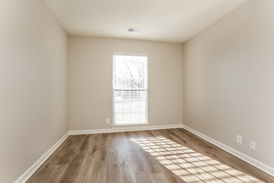 Building Photo - 6769 Ascot Dr