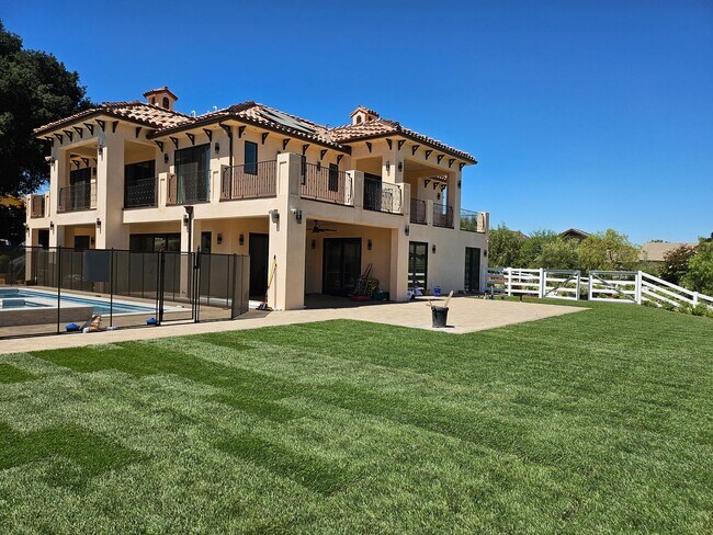 Building Photo - Exquisite 5-Bedroom Luxury Pool Home with ...