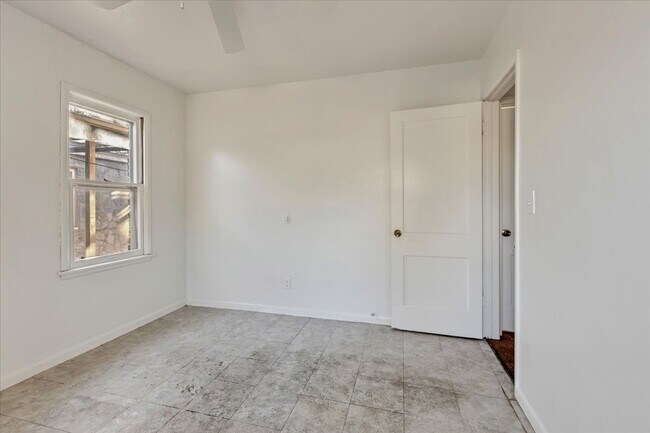 Building Photo - 4504 Drexel Ave