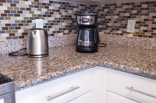 Building Photo - 19901 E Country Club Dr