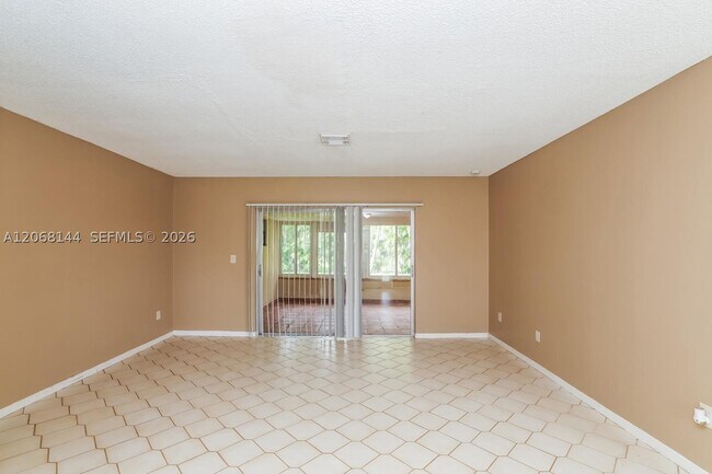 Building Photo - 1581 Wyndcliff Dr