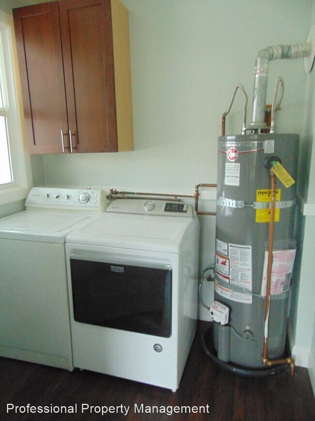 Building Photo - 2 br, 1 bath House - 2550 Clinton Avenue