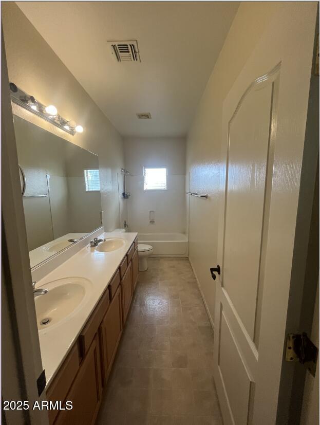 Building Photo - 576 E Julian Dr