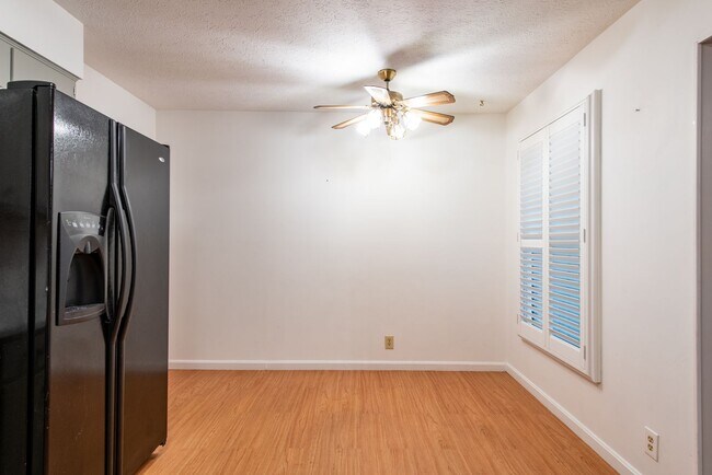 Building Photo - Awesome ranch home in Farmgate Subdivision