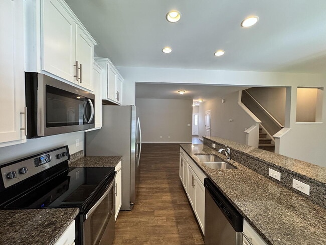 Building Photo - Modern 2 Story Townhome in Brightleaf Comm...