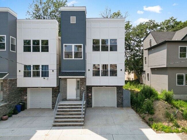 Building Photo - 889 S 17th St