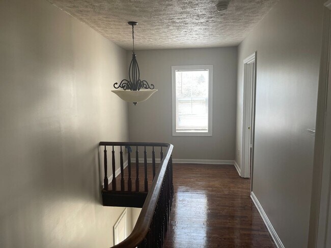 Building Photo - Newly Remodeled Home