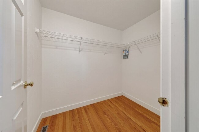Building Photo - 168 North St