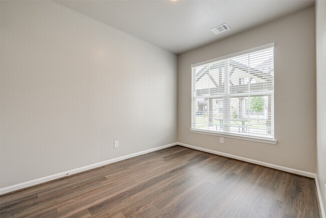 Building Photo - 123 Pk Pl Cir
