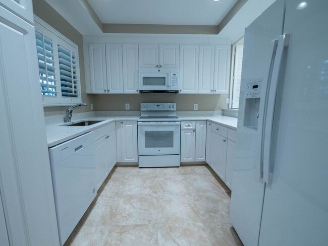 Building Photo - 2110 W 1st