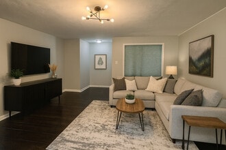 Building Photo - 1902 Greenwood Ave