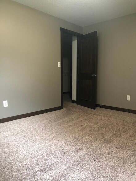 Building Photo - 1253 Turnberry Dr SE