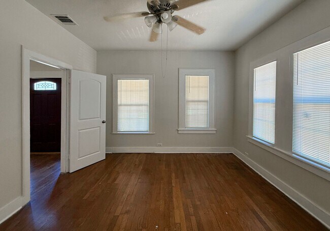 Building Photo - 942 Bailey Ave
