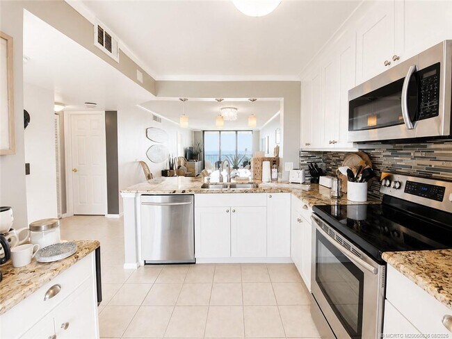 Building Photo - 7380 S Ocean Dr